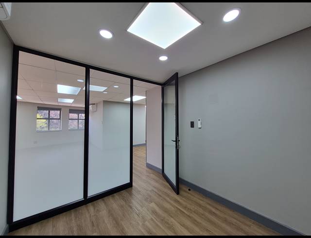 222M² OFFICE TO LET IN DUNKELD WEST